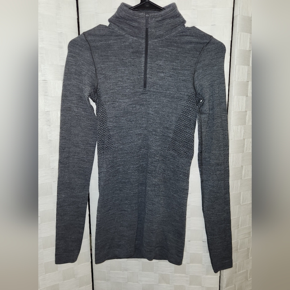 The North Face Women's Charcoal Long Sleeve Top Sz XS - Picture 2 of 6